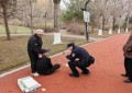 老人生病躺倒路边，通河公安及时救助！